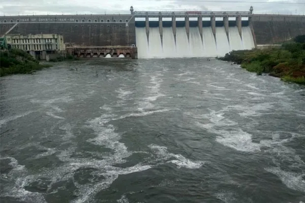 water mixes in sea without gain